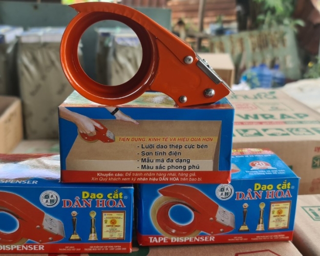 Kéo cắt băng keo
